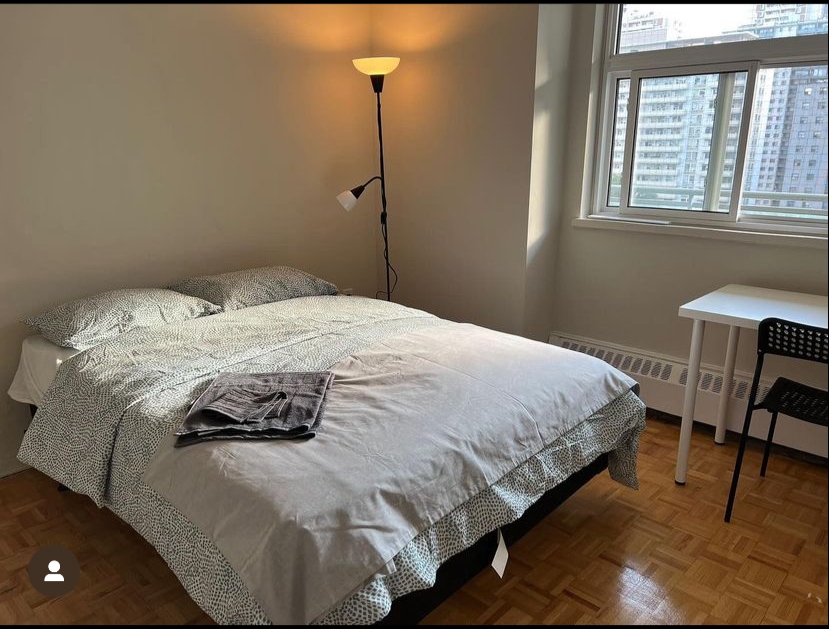 135 ROSE AVE DELUXE ROOM