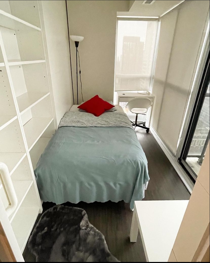 SHERBOURNE ST FLEX ROOM WITH BALCONY