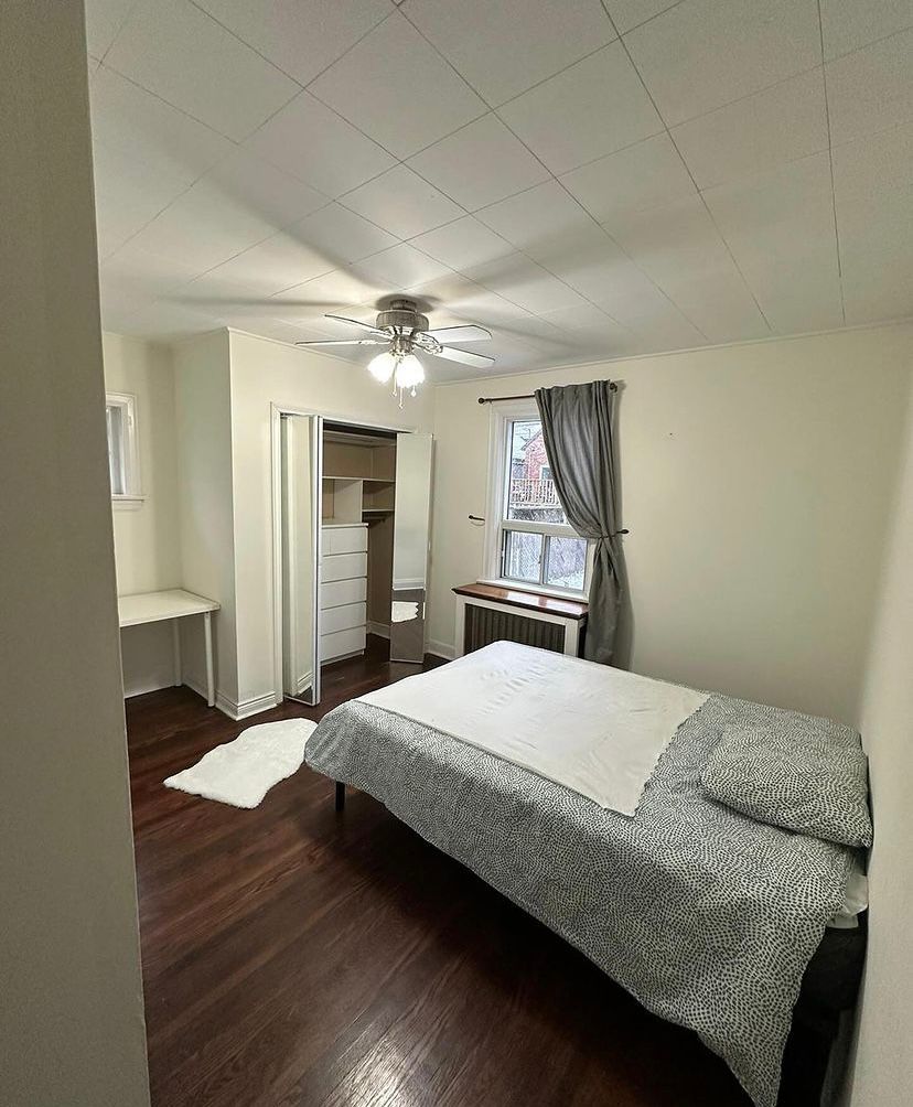 EGLINTON WEST DELUXE ROOM