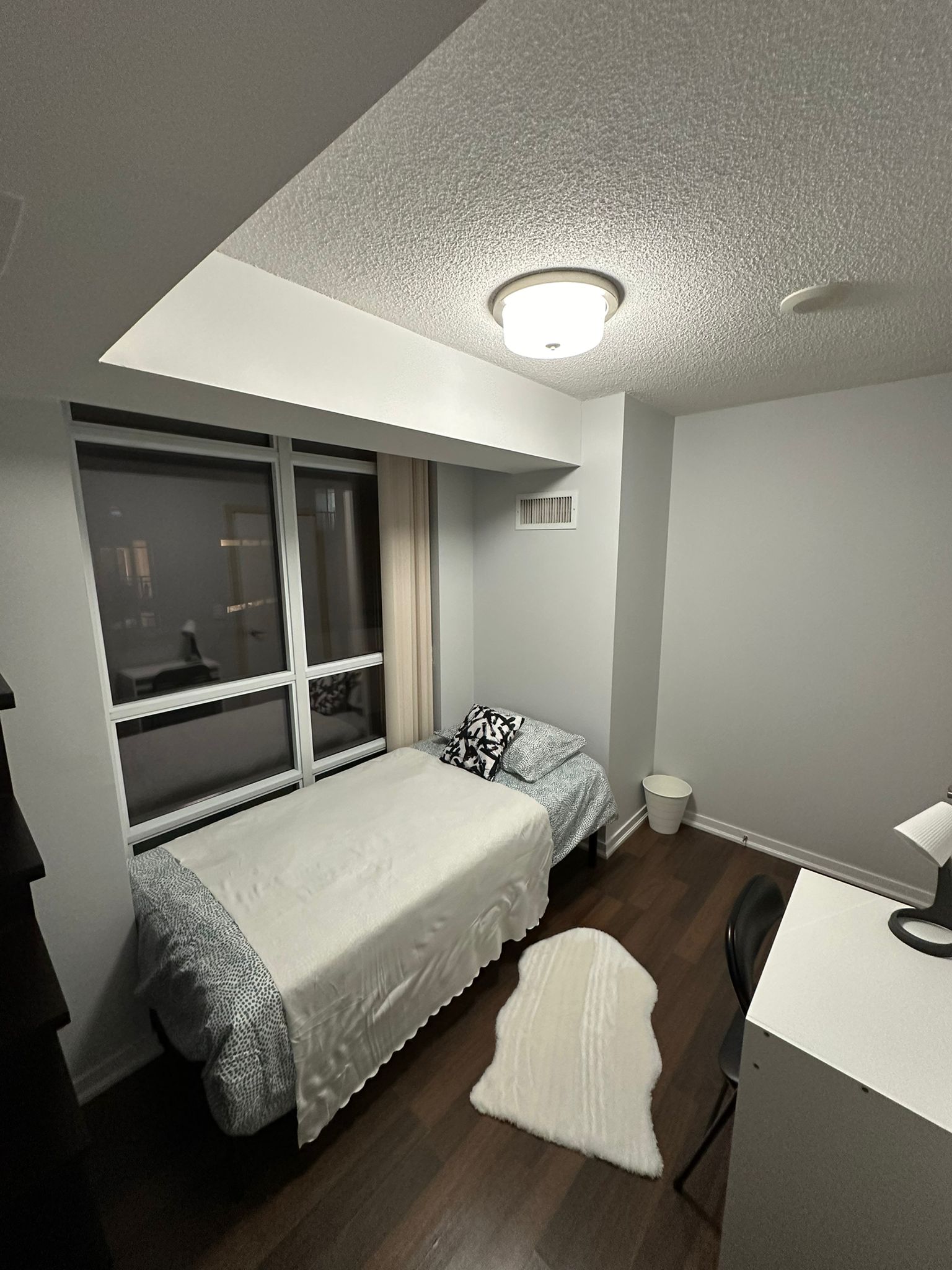 JOE SHUSTER DELUXE ROOM