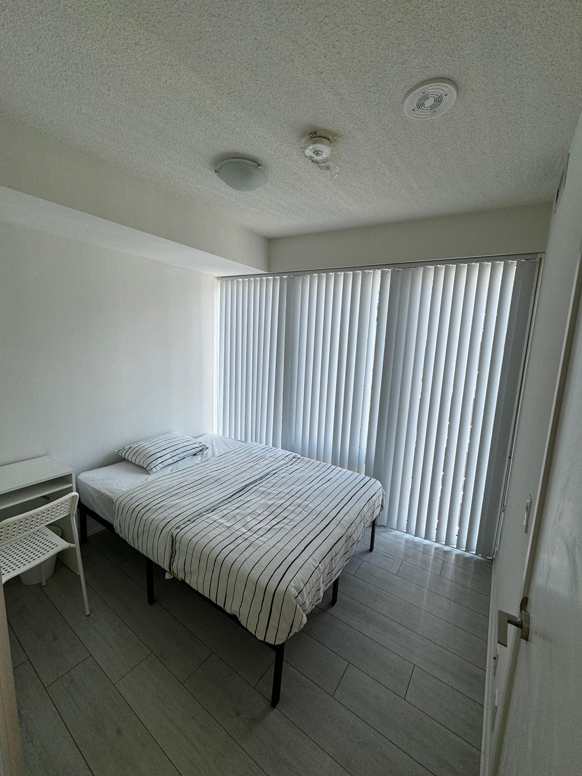 SHUTER STREET DELUXE ROOM