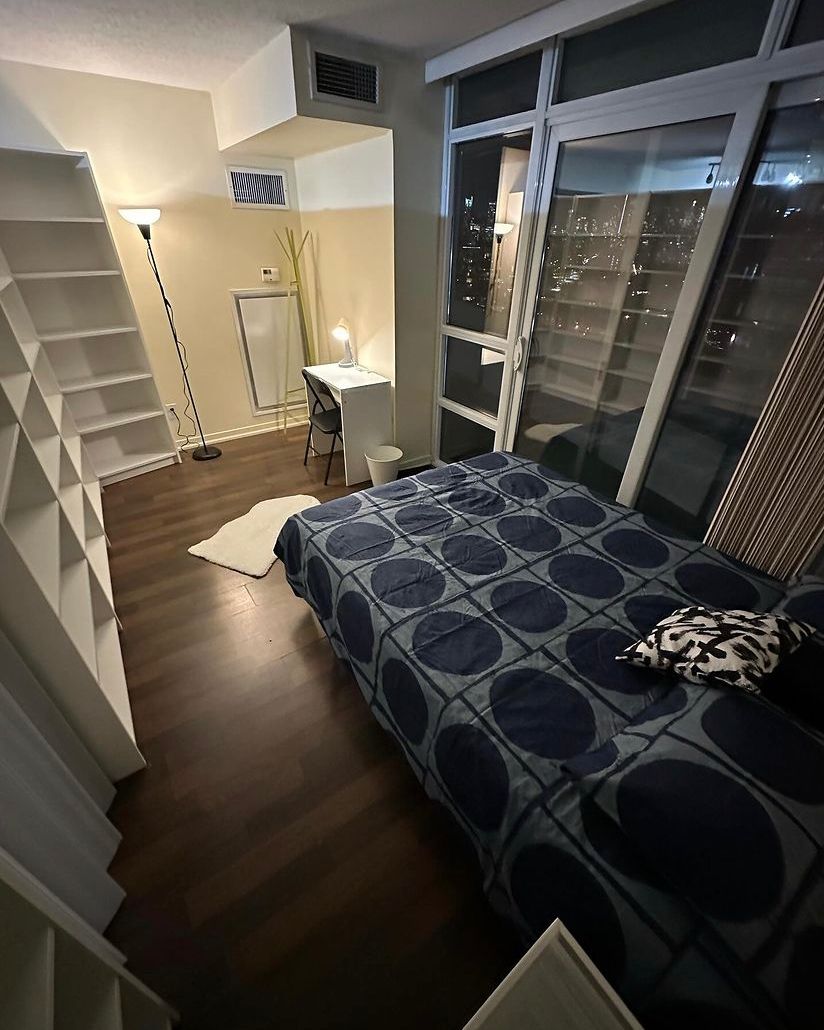 JOE SHUSTER FLEX PLUS ROOM FOR RENT